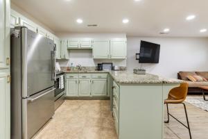Modern Condo in St Georges Sports Village