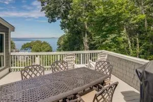 Bayfront Plymouth Gem with Sunroom, Steps to Shore! - Cedar Bushes