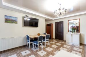 Prime location Apartment with Three Bedroom