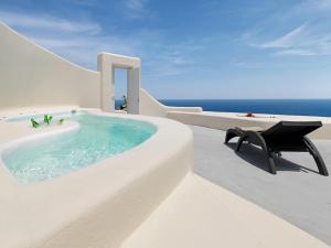 Honeymoon Suite with Private Outdoor Hot Tub 