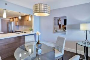 Miami Vibes! Biscayne Bay Water and Park Views!