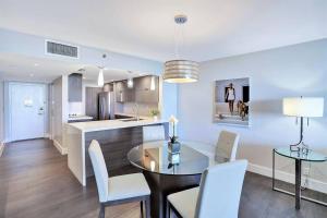 Miami Vibes! Biscayne Bay Water and Park Views!