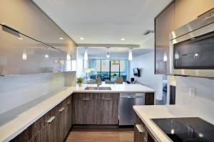 Miami Vibes! Biscayne Bay Water and Park Views!