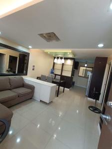 Alles in One Oasis Condo beside SM Mall