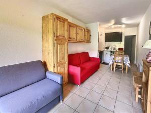 Studio lumineux avec balcon - Pied des pistes, piscine, parking et commerces à proximité - FR-1-267-218