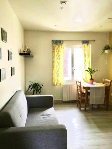 Appartements Appartement d'une chambre avec balcon et wifi a Stains : photos des chambres