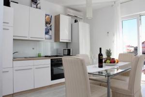 Apartman Orange s pogledom na more i 50m od plaže