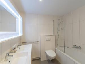Appartement spacieux à Courchevel, 12-14 pers., parking & ski-inski-out - FR-1-563-116