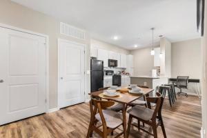 Luxe 1BR1BA: Dive, Rest, Explore. Book Now!