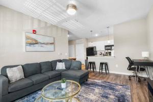 Upscale 1BR/1BA: Resort Vibes, City Edge, Bliss