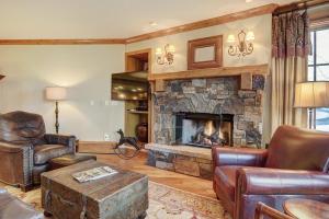 Luxurious 2 Bedroom Condo 50 Feet From The Slopes! condo