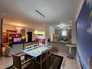 Naama bay Luxury stylish entire flat with en-suit rooms -centre of Sharm
