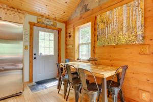 Rustic Cabin with Hot Tub - 7 Miles to Hocking Hills