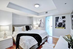 Sea Forever! Miami Skyline And Water Views