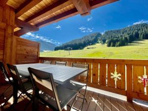 Appartement neuf de charme, front de neige avec WiFi et parking - FR-1-505-190