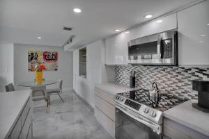 GoldDust - Water and City Views!