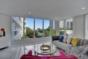 GoldDust - Water and City Views!