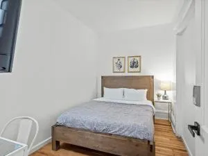 Oakland/University @B Quiet & Stylish Private Bedroom with Shared Bathroom - Schenley Heights