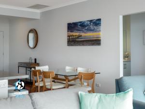 4BR Contemporary Coastal Home with Rural Outlook