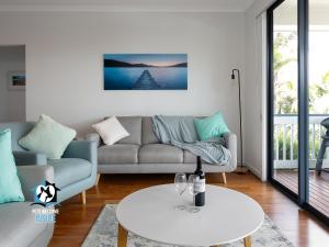 4BR Contemporary Coastal Home with Rural Outlook