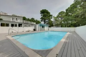 Cape Cod Home w/Ocean View, Roof Top, Pool & Hot Tub - Wellfleet