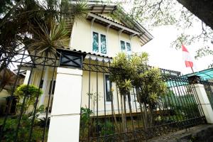 Villa Puncak Kota Bunga, Swarna Villa Swimming Pool