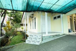 Villa Puncak Kota Bunga, Swarna Villa Swimming Pool