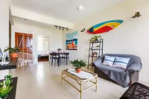 EE's Surfer's House - Seaview, 3 min walk to beach - 卧佛
