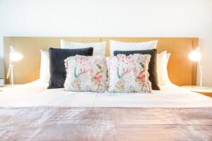 Pure Synergy Explore Darwins Riches from Two Separate Apartments