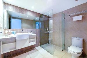 Pure Synergy Explore Darwins Riches from Two Separate Apartments