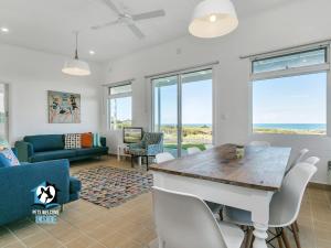 Cool Beach “Shack + Spectacular Views + Netflix