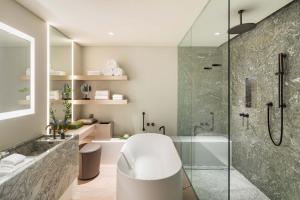 Andaz Deluxe Suite With 1 King Bed