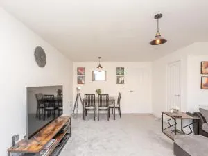 Pass the Keys Bramhope Haven - new home next to Golden Acre Park - Pool