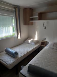 Appartements Mobil home 6-8 personnes Camping de dugny a ONZAIN : photos des chambres