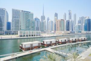 Urban Skyline City Comfort Studio