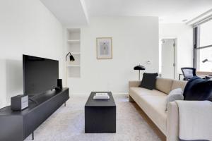Back Bay 1BR w WD Gym 2 blocks to T BOS-641