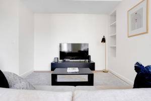 Back Bay 1BR w WD Gym 2 blocks to T BOS-641