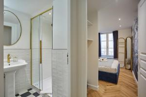Apartment Saint Germain des Près by Studio prestige