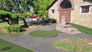 Maisons de vacances La maison dans le jardin : photos des chambres