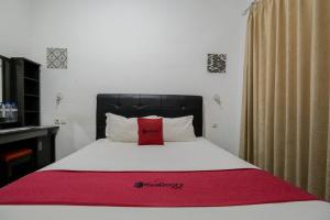 RedDoorz near Surabaya Town Square