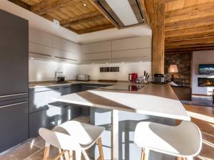 Chalets Chalet luxueux 4****, calme, proche pistes ski, 10 pers, WiFi, parking - FR-1-304-196 : photos des chambres