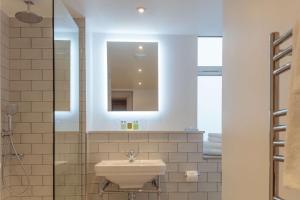 Superior King Guest Room room in DoubleTree by Hilton Harrogate Majestic Hotel & Spa