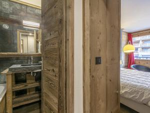 Appartement central Val dIsère, ski aux pieds, 2 chambres, Wifi - FR-1-519-31