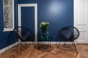 Barbacan Suites - Old Town Apartments - by Upstairs