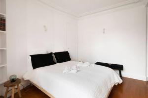 Sweet Luxury Home Arc the Triomphe near Champs Elysées and Palais des Congrès 8 ppl