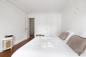 Sweet Luxury Home Arc the Triomphe near Champs Elysées and Palais des Congrès 8 ppl