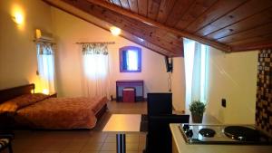 Mari-Christi Apartments