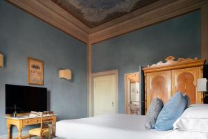 Superior Double Room Separate Building room in Loggiato Dei Serviti