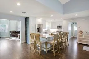 Cutting-edge & Cozy 4 Bed 2 Bath North Palm Beach - Palm Beach Gardens