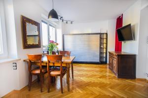 Charming Apt next to Lazienki Park and City Center